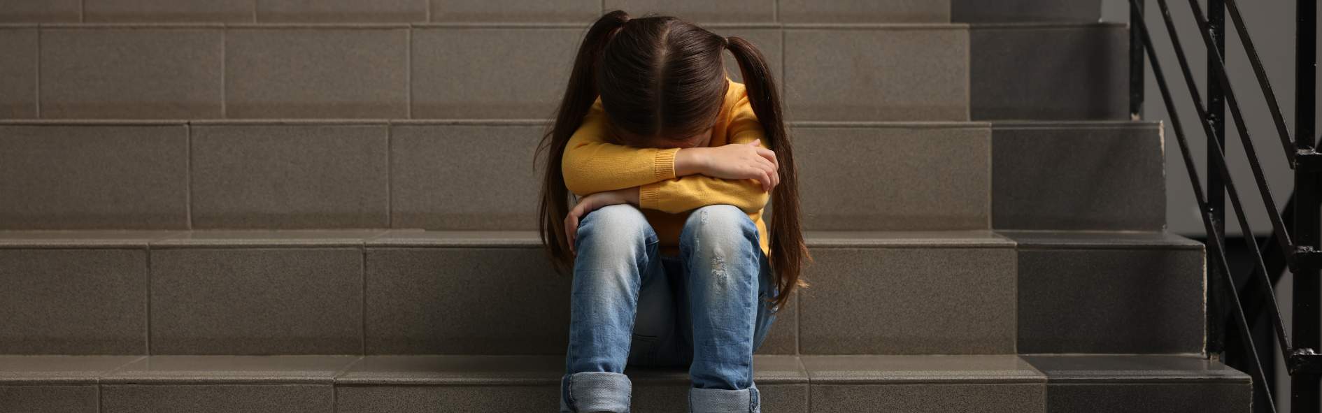 Descubre qué es, los tipos y las consecuencias del maltrato infantil.