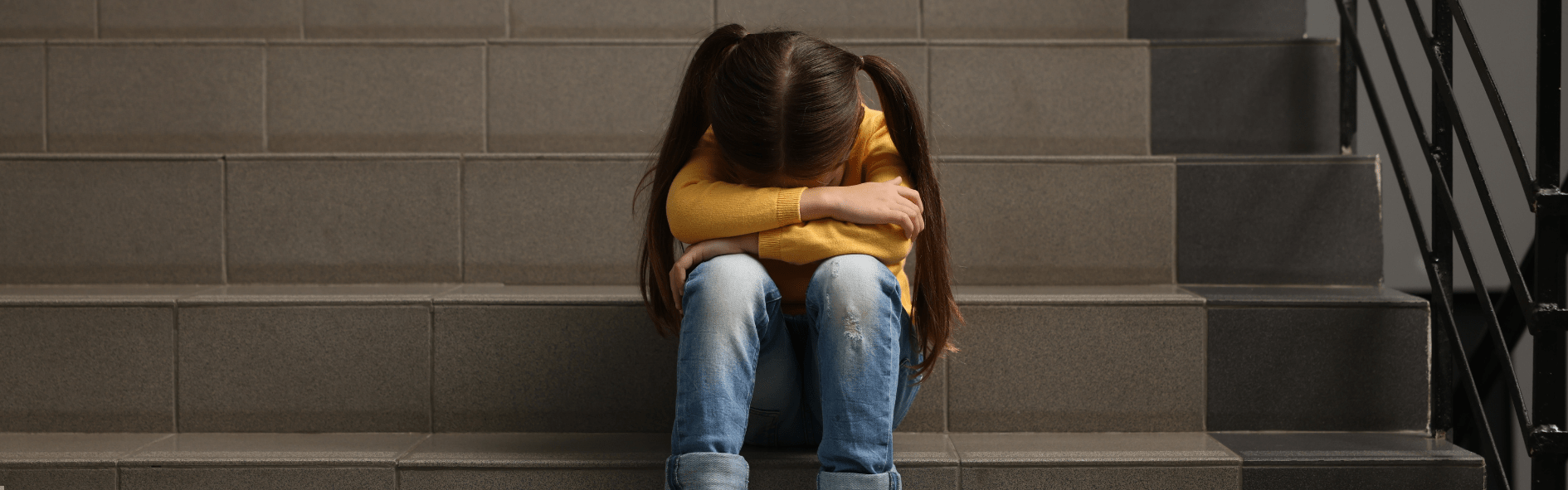 Descubre qué es, los tipos y las consecuencias del maltrato infantil.